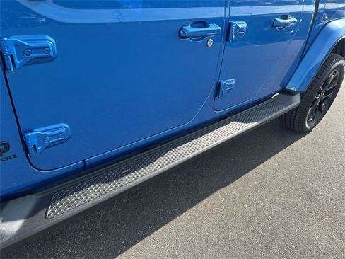 Used 2022 Jeep Gladiator Overland image 44