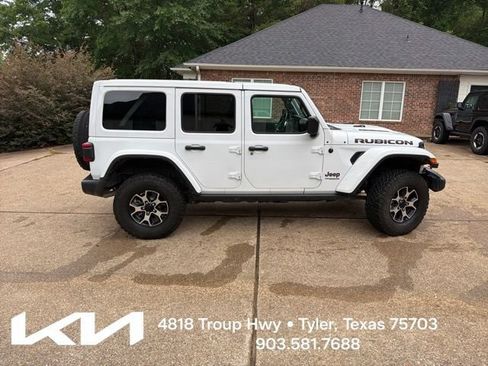 Used 2022 Jeep Wrangler Unlimited Rubicon w/ LED Lighting Group AWD/4WD image 12