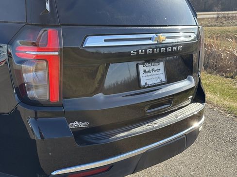 Used 2022 Chevrolet Suburban LT image 10