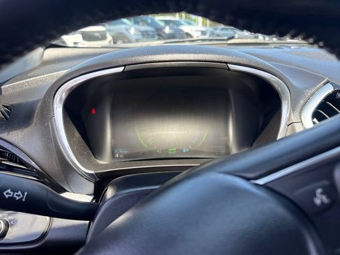 Used 2017 Chevrolet Volt Premier w/ Driver Confidence Package FWD image 31