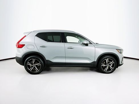 Used 2025 Volvo XC40 B5 Core image 10