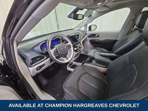 Used 2020 Chrysler Pacifica Limited w/ Tire & Wheel Group image 13