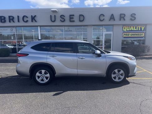 Used 2023 Toyota Highlander LE image 8