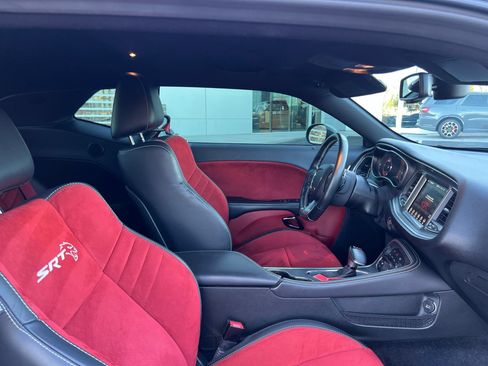 Used 2017 Dodge Challenger SRT Hellcat RWD image 15