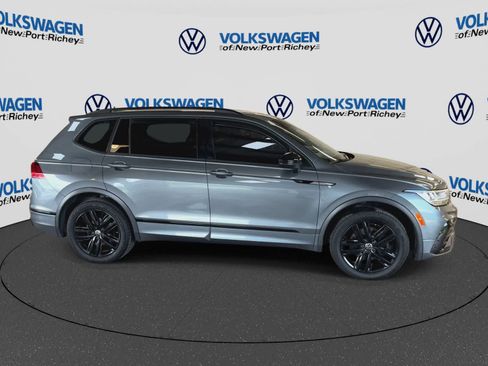 Used 2022 Volkswagen Tiguan SE R-Line FWD image 9