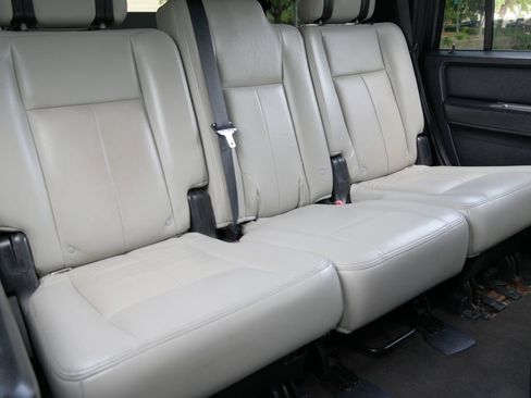 Used 2015 Ford Expedition XLT RWD image 11