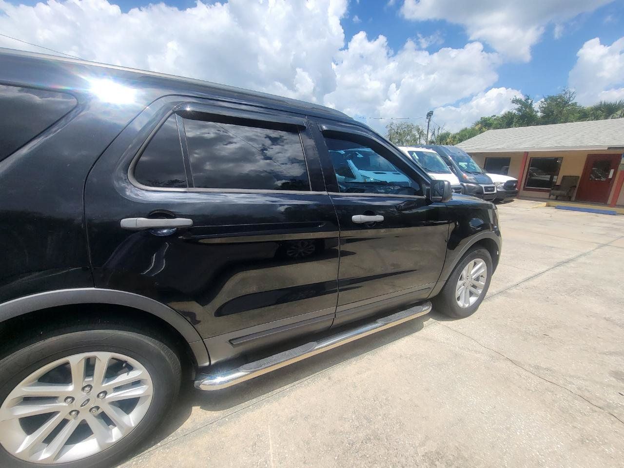 Used 2017 Ford Explorer FWD image 9