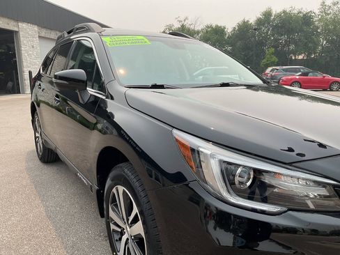 Used 2018 Subaru Outback 3.6R Limited AWD/4WD image 11
