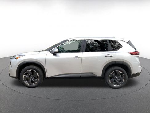 Used 2025 Nissan Rogue SV image 4