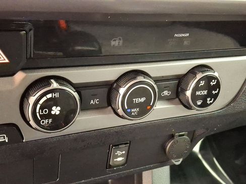 Certified 2016 Toyota Tacoma SR5 image 19