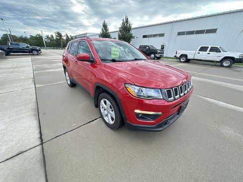 Used 2021 Jeep Compass Latitude w/ Driver Assistance Group AWD/4WD image 16