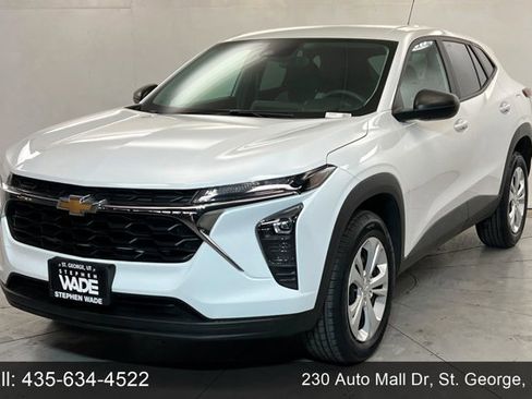 Used 2024 Chevrolet Trax LS FWD image 1