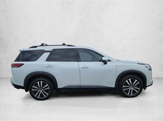 Used 2025 Nissan Pathfinder Platinum AWD/4WD video 4