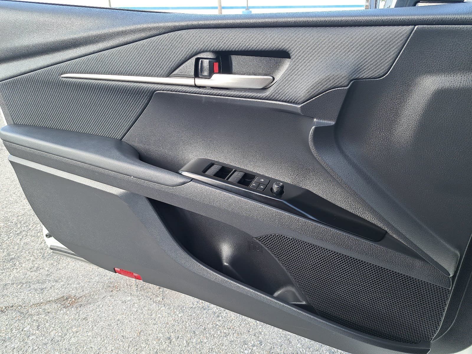 Used 2025 Toyota Camry SE w/ Convenience Package FWD image 28