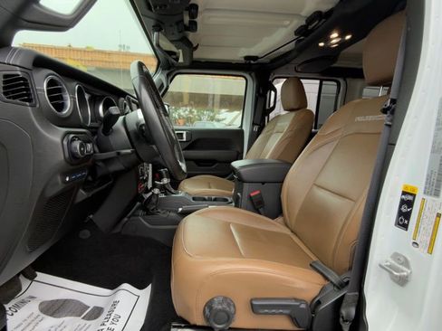 Used 2023 Jeep Wrangler Unlimited Rubicon 4xe w/ Cold Weather Group AWD/4WD image 7