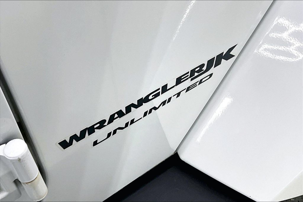 Used 2018 Jeep Wrangler Unlimited Sahara AWD/4WD image 26