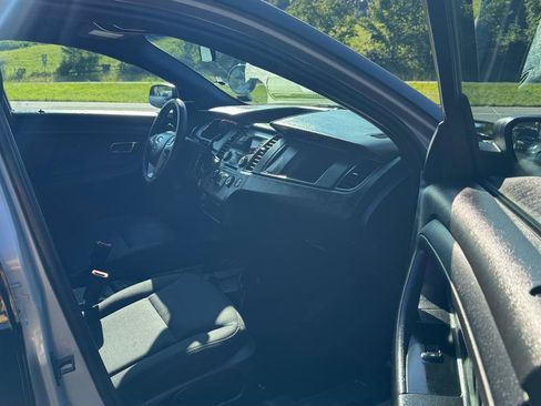 Used 2016 Ford Taurus Police Interceptor AWD image 18