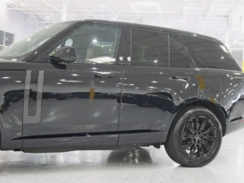 Used 2025 Land Rover Range Rover SE AWD/4WD image 4