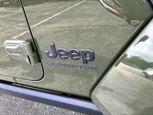 Used 2022 Jeep Gladiator Sport AWD/4WD image 25