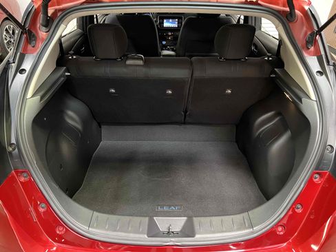 Used 2018 Nissan Leaf SV w/ SV Technology Package FWD image 40