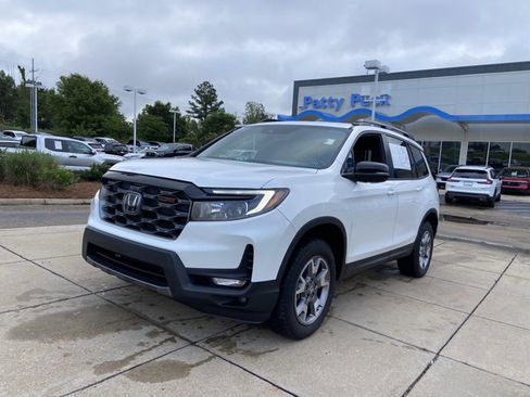 Used 2023 Honda Passport TrailSport image 4