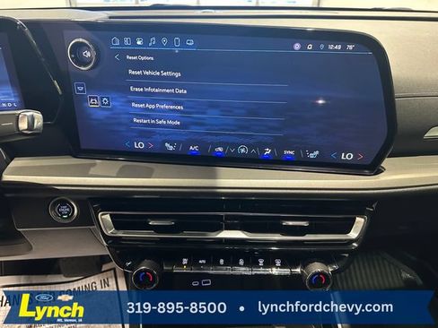 Used 2025 Chevrolet Traverse LT AWD/4WD image 11