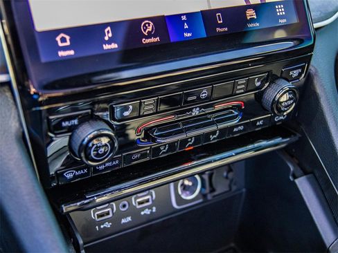 New 2025 Jeep Grand Cherokee Limited image 30