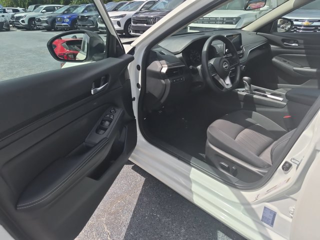 Used 2025 Nissan Altima 2.5 SV FWD image 9