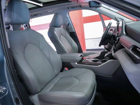 Used 2023 Toyota Highlander Platinum image 22