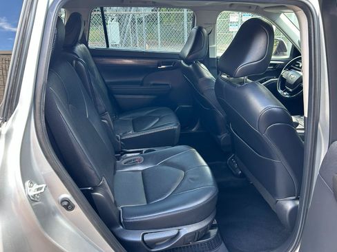 Used 2021 Toyota Highlander Limited AWD/4WD image 16