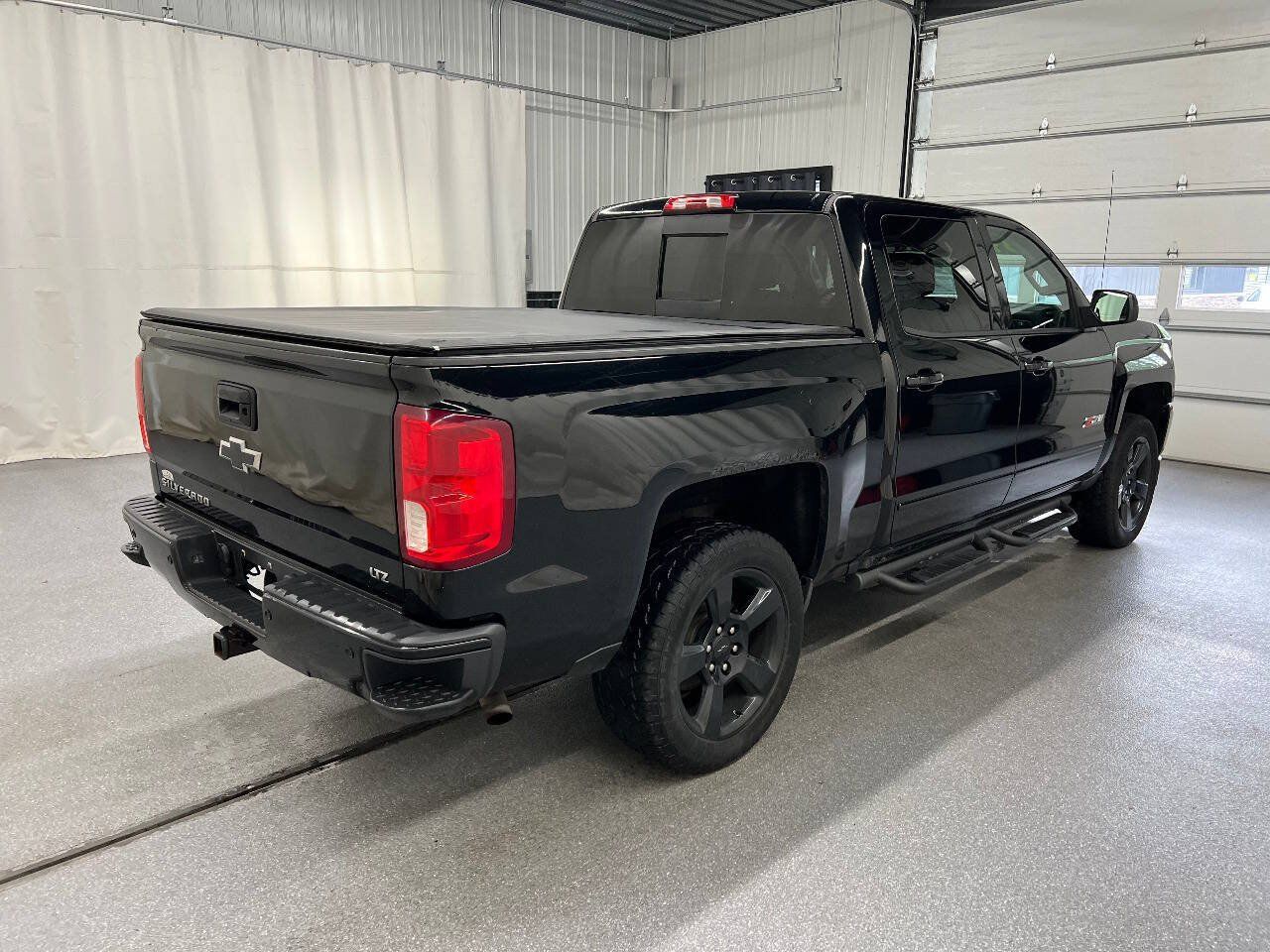 Used 2017 Chevrolet Silverado 1500 LTZ Z71 w/ Realtree Edition AWD/4WD image 4