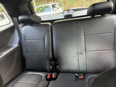 Used 2023 Chevrolet Traverse LT FWD image 21