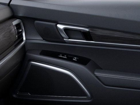 Used 2025 Kia Telluride AWD image 25