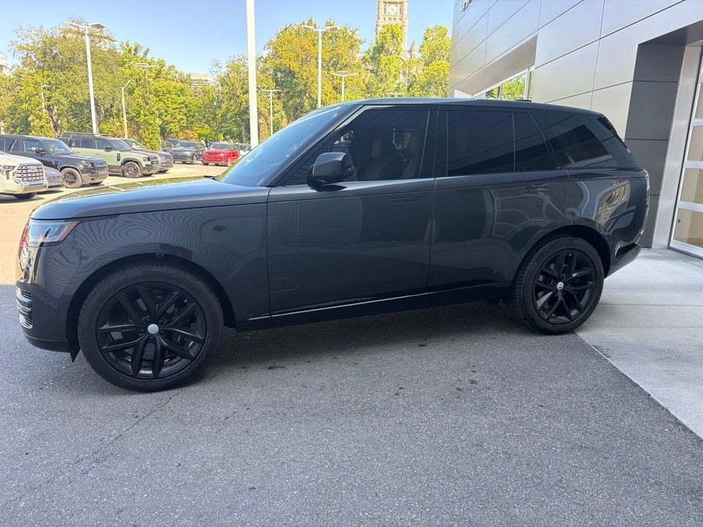 Used 2025 Land Rover Range Rover SE AWD/4WD image 11