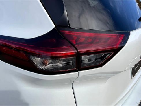 Used 2024 Nissan Rogue SV image 27