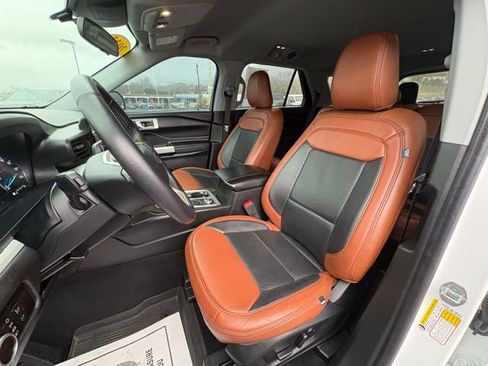 Used 2023 Ford Explorer XLT image 28