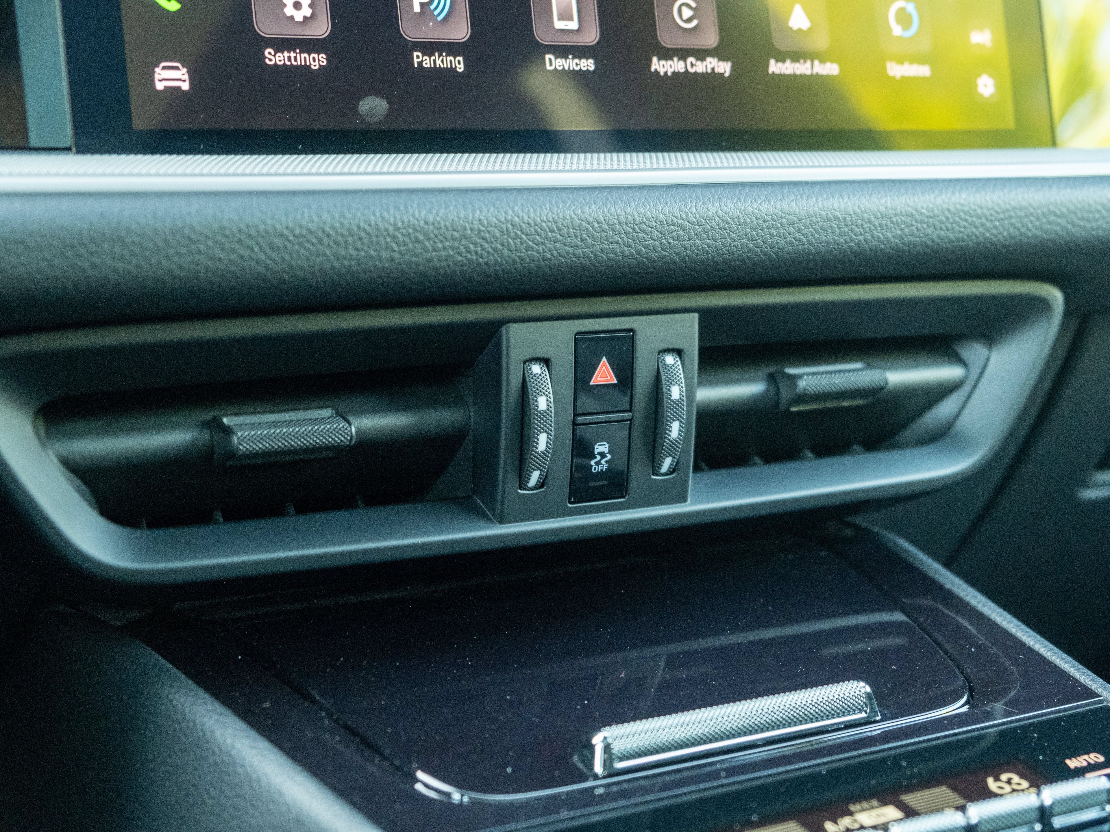 Certified 2025 Porsche Cayenne AWD/4WD image 29