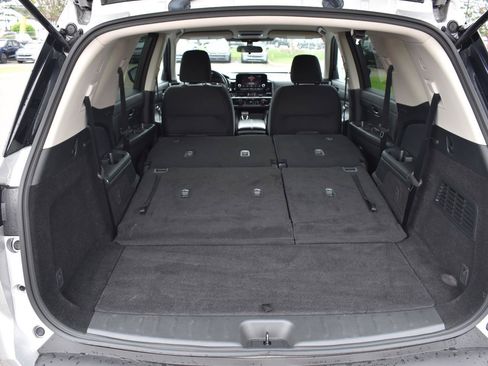 Used 2024 Nissan Pathfinder SV FWD image 58