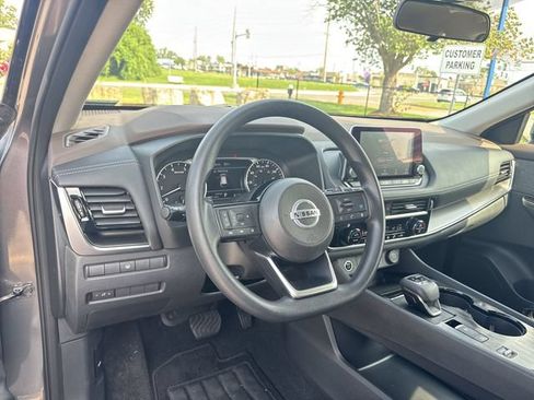 Used 2021 Nissan Rogue SV FWD image 10