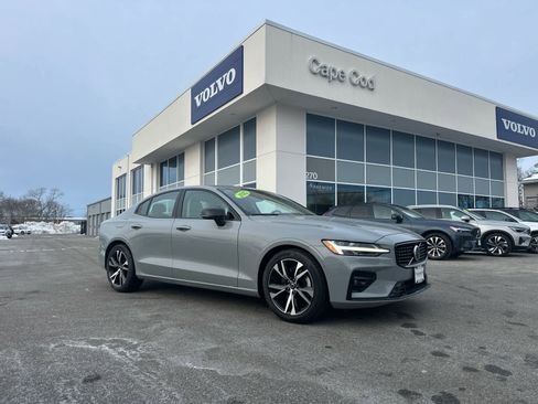 Used 2025 Volvo S60 B5 Plus image 2