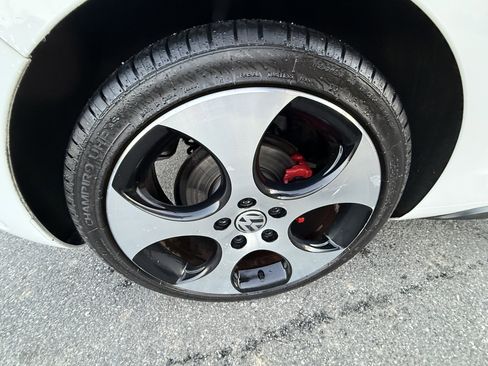 Used 2011 Volkswagen GTI 4-Door image 38