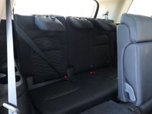 Used 2023 Nissan Pathfinder SV image 29