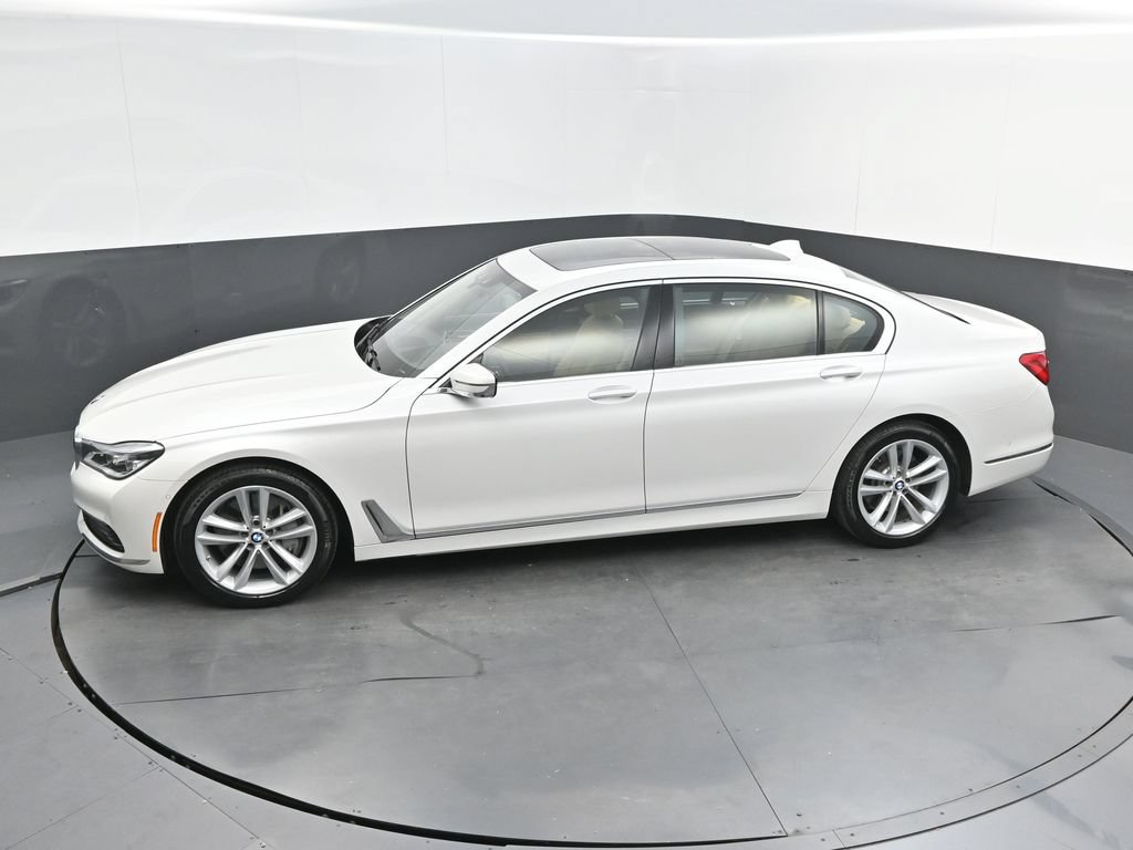 Used 2019 BMW 750i w/ Executive Package RWD image 35