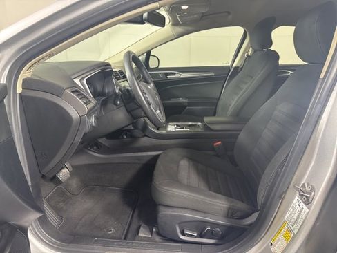 Used 2019 Ford Fusion SE image 11