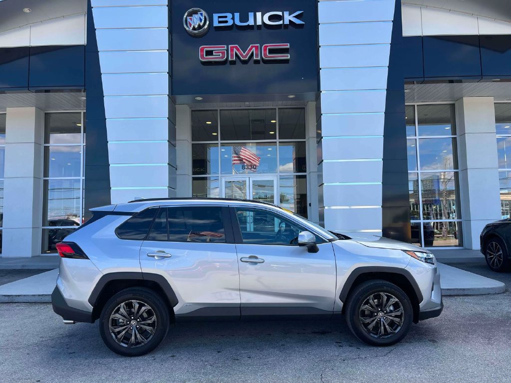 Used 2023 Toyota RAV4 XLE Premium AWD/4WD image 2