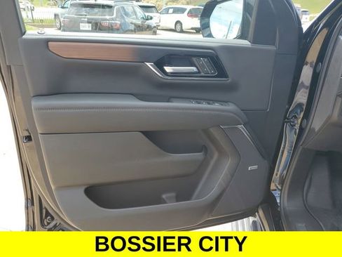 New 2026 GMC Yukon XL Denali w/ Denali Reserve Package image 19