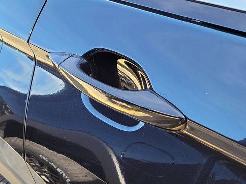 Used 2019 Volkswagen Tiguan SE image 11