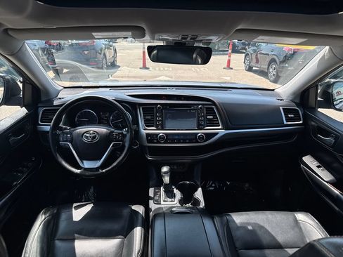 Used 2018 Toyota Highlander Limited Platinum AWD/4WD image 13