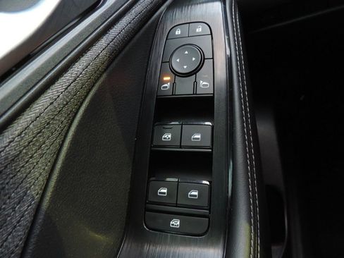 Used 2023 Nissan Rogue SV image 24