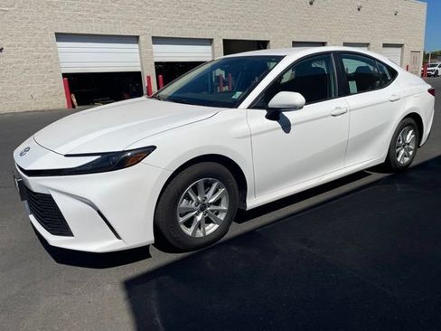 Used 2025 Toyota Camry LE AWD/4WD image 4